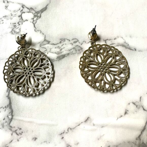 Gold tone circle rhinestone earrings - Picture 5 of 8